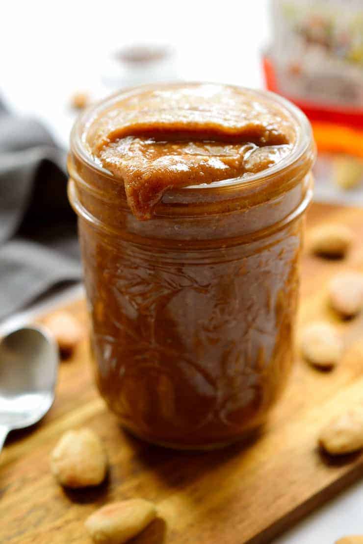 This pumpkin spice almond butter takes just minutes to prepare, you’ll know exactly what goes into it and you’ll want to spread it on everything from toast to crepes to pancakes to smoothie bowls!