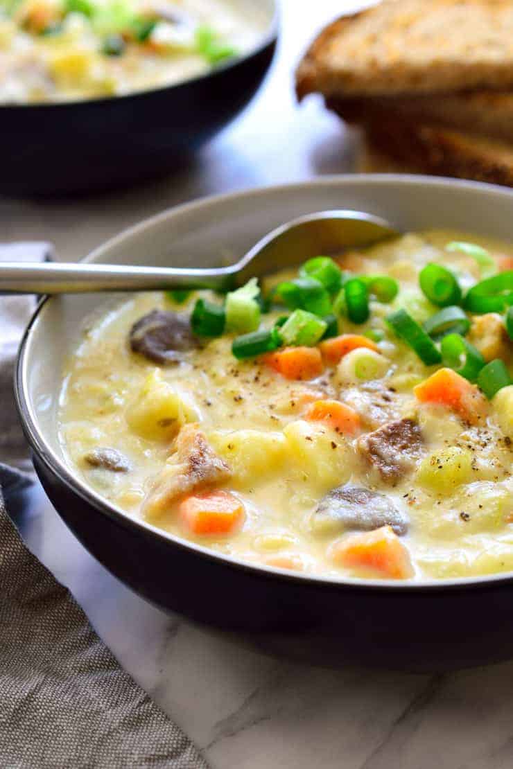 Vegan clam chowder with celery, carrot, potato and oyster mushrooms in a creamy soup base.