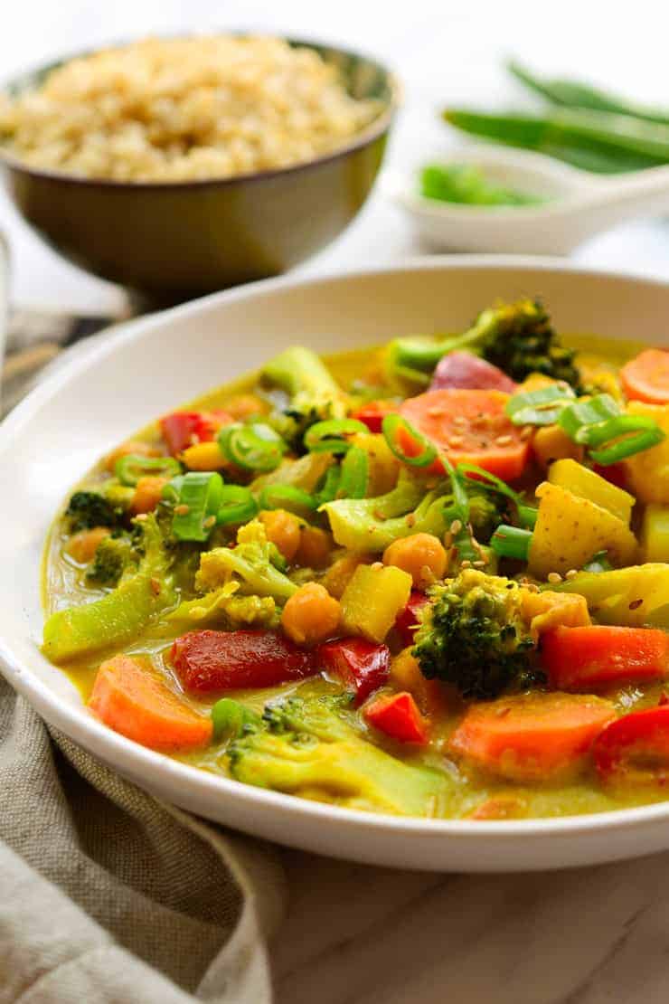 Vegan green curry in a bowl rice.